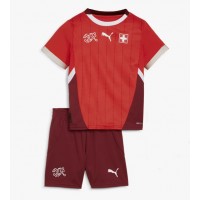 Camiseta Suiza Primera Equipación para niños Eurocopa 2024 manga corta (+ pantalones cortos)